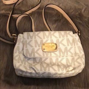 🔥🔥 Michael Kors Sling Bag💯